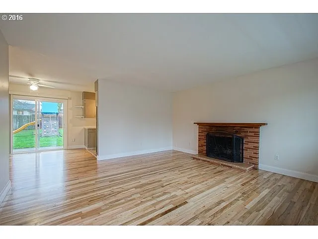 12275 SW Summer St - Thumbnail 5