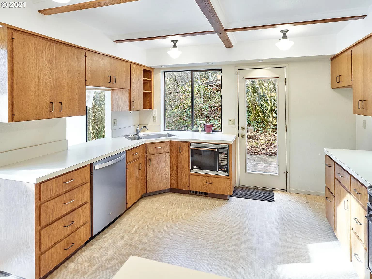 2408 Woodhaven Ct - Thumbnail 5