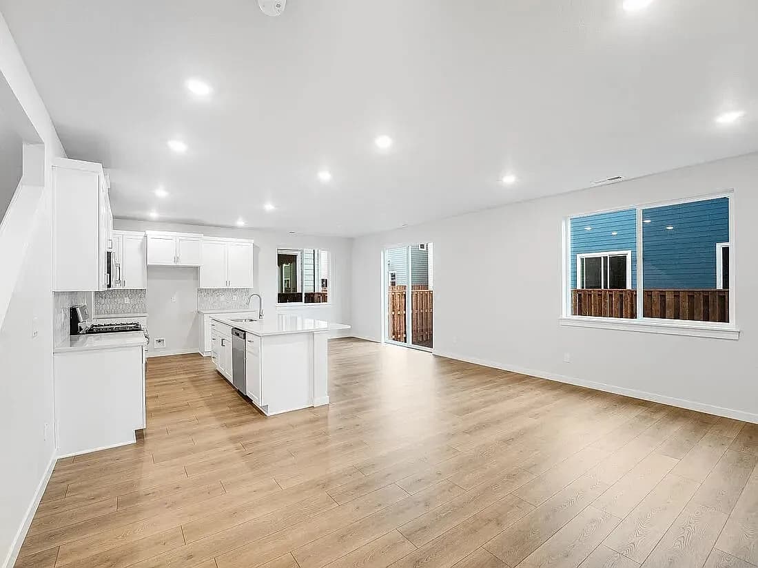 18990 SW Eureka Ln - Thumbnail 3