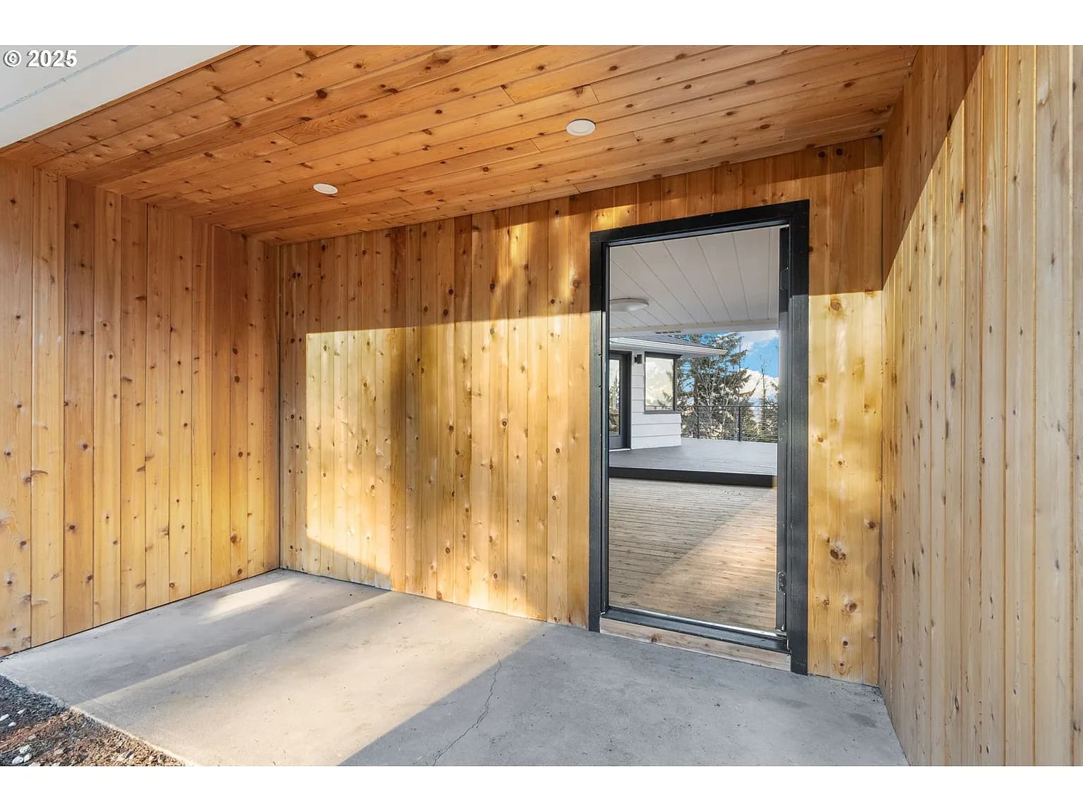 2041 Marylhurst Dr - Thumbnail 2