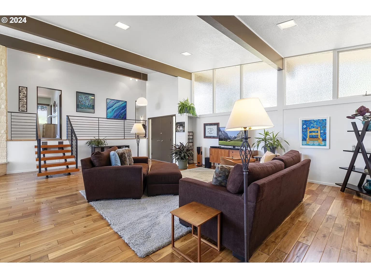 2075 Hillcrest Dr - Thumbnail 6