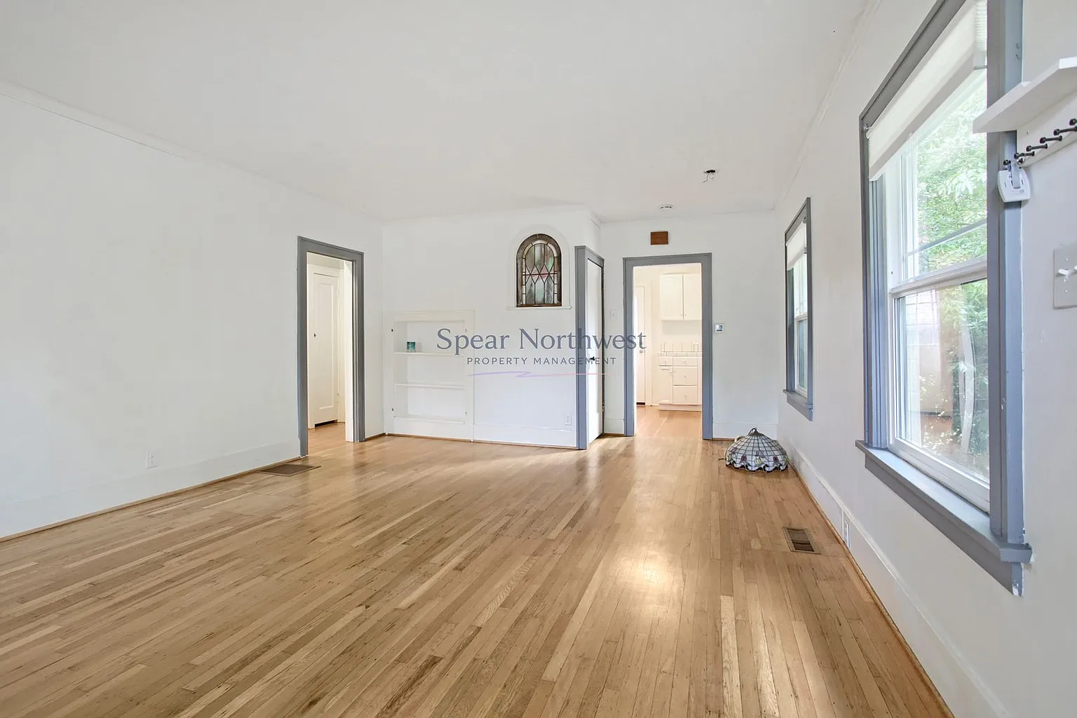 2137 N Sumner St - Thumbnail 5