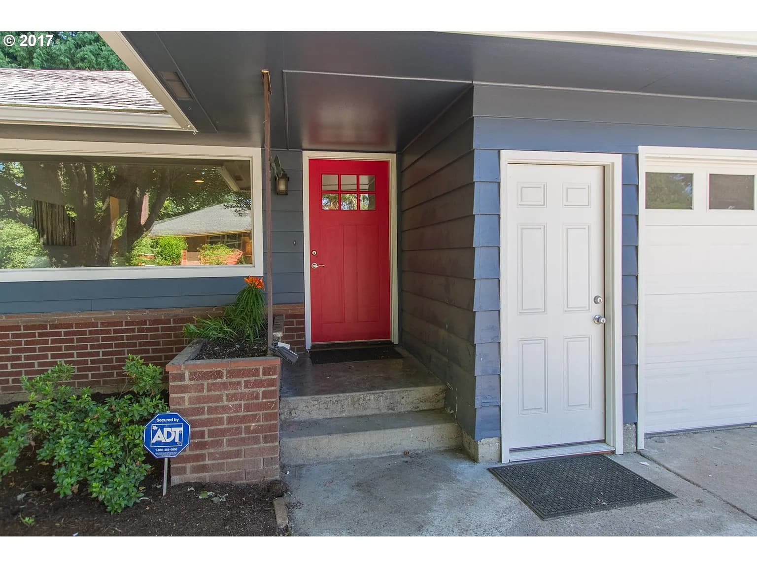 9736 SE 44th Ave - Thumbnail 2