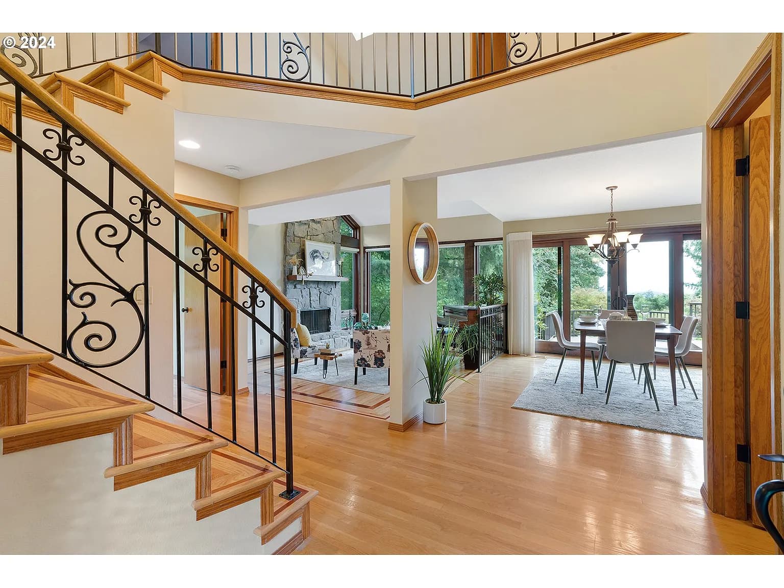 2360 Valley View Dr - Thumbnail 3