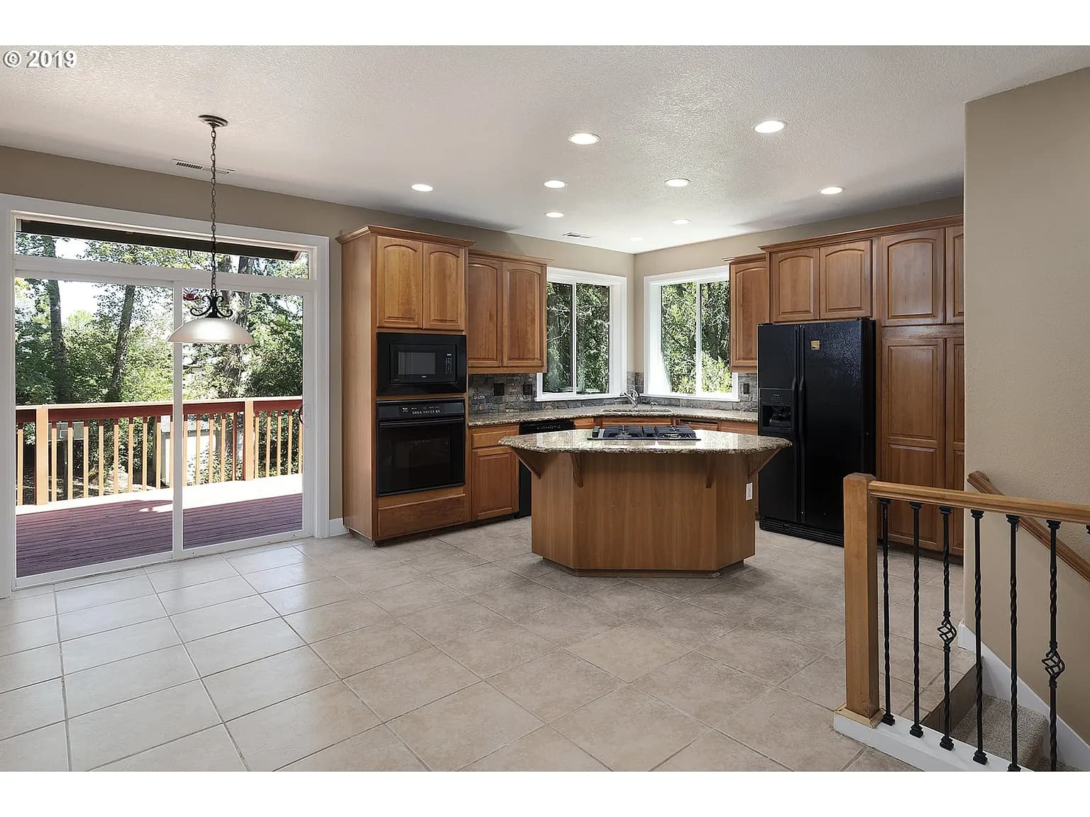 1925 Hillcrest Dr - Thumbnail 6