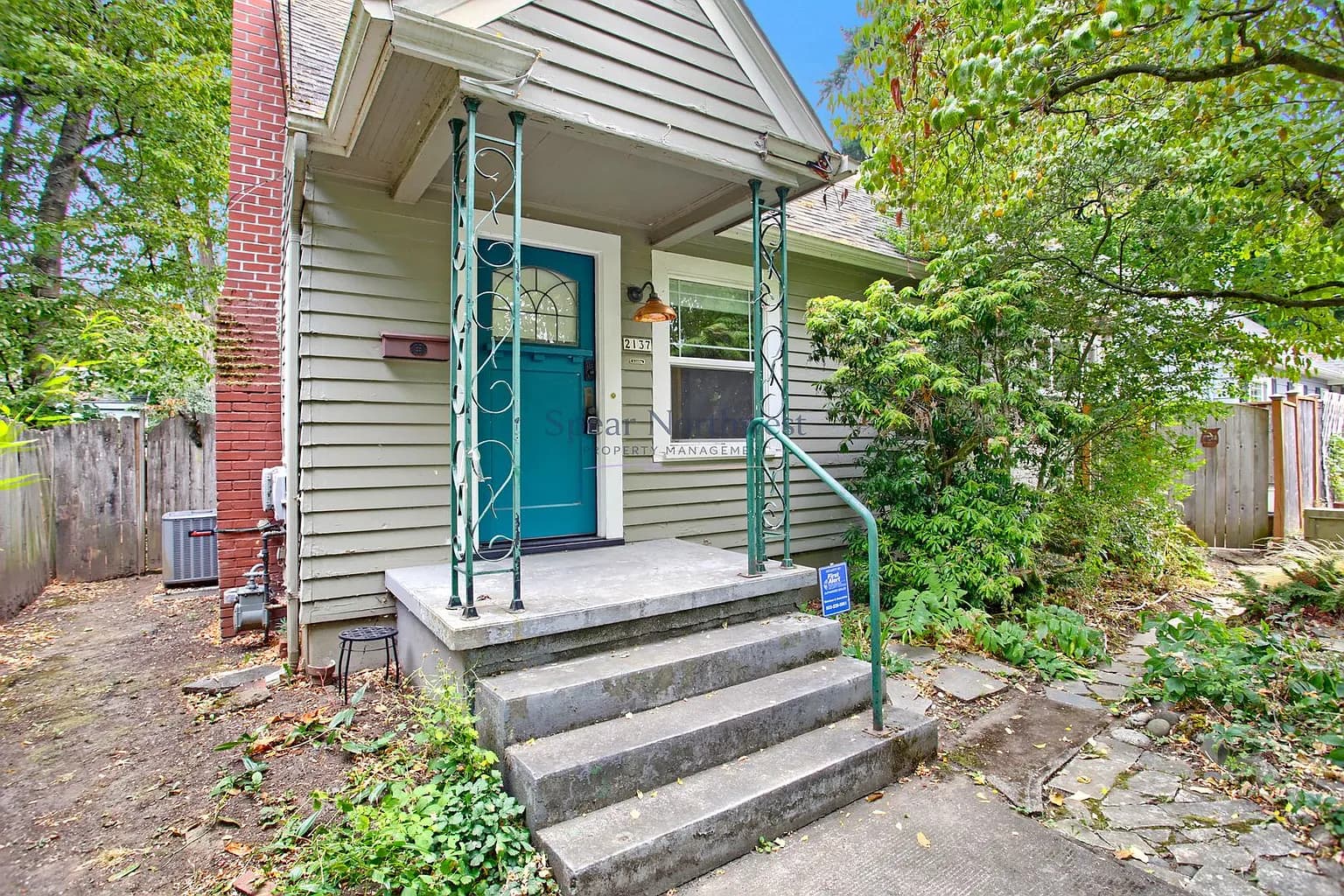 2137 N Sumner St - Thumbnail 3
