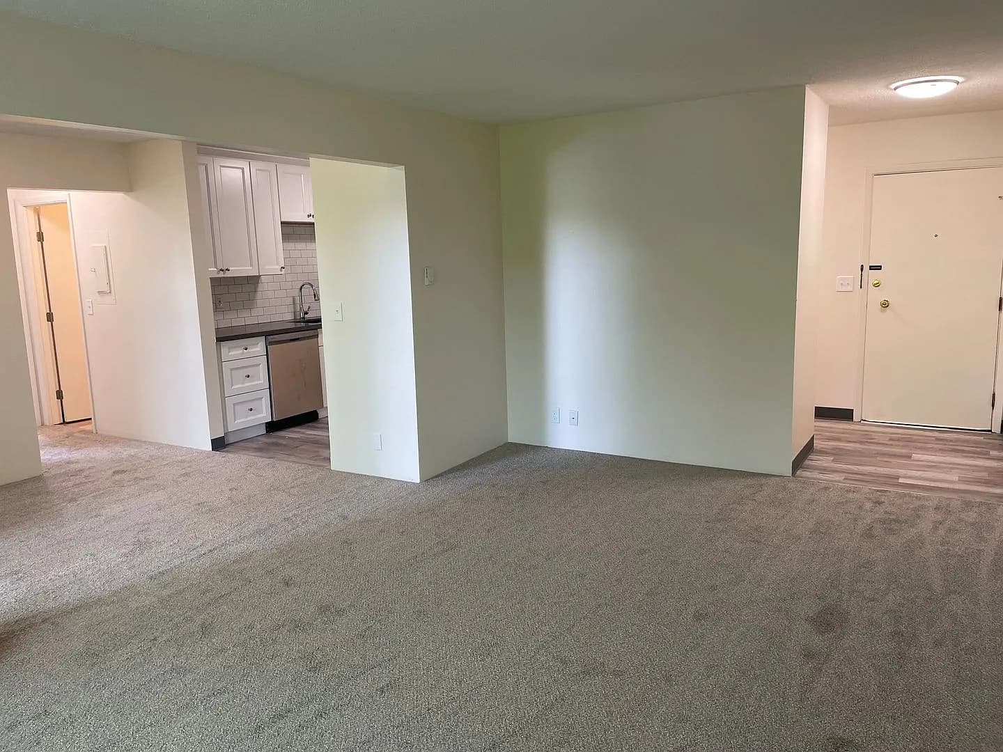 1815 NE 15th Ave APT D - Thumbnail 4