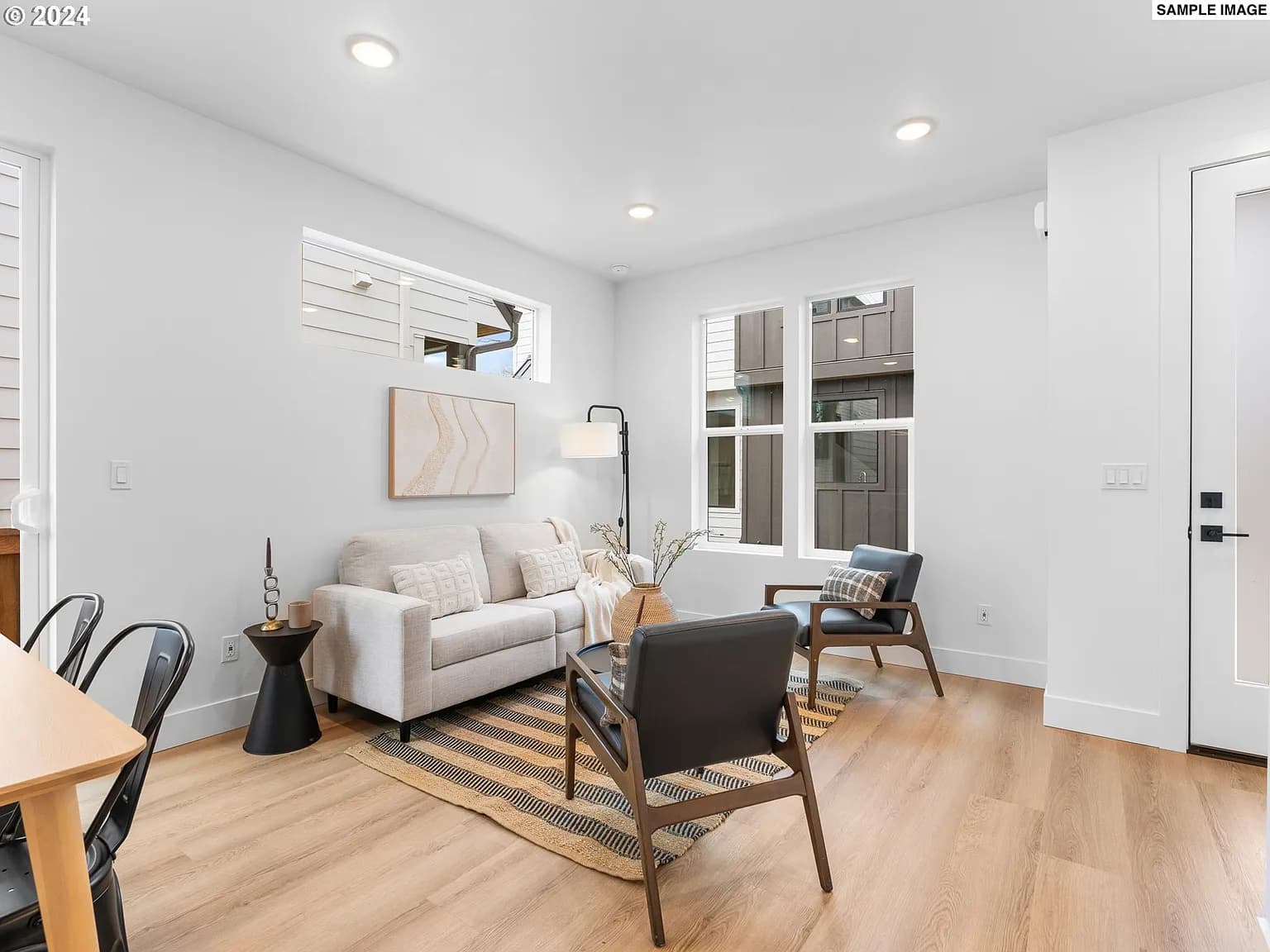 6195 N Amherst St - Thumbnail 2