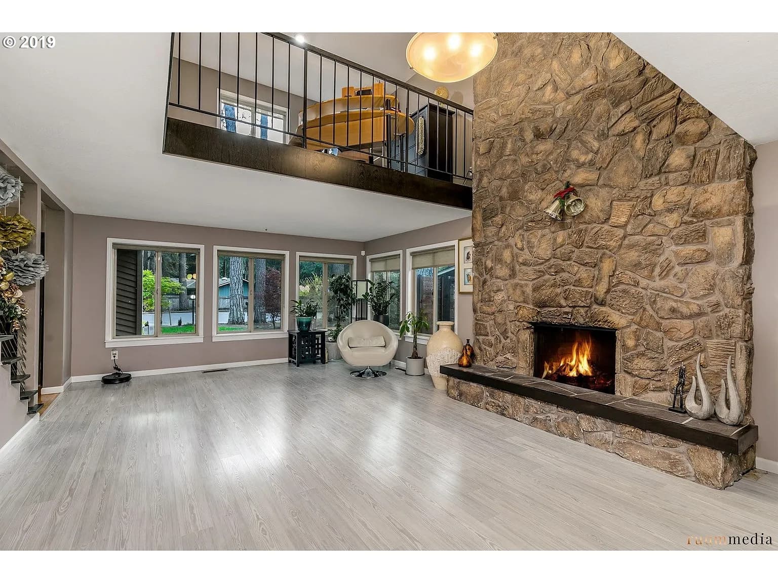 1615 SW Pheasant Dr - Thumbnail 3