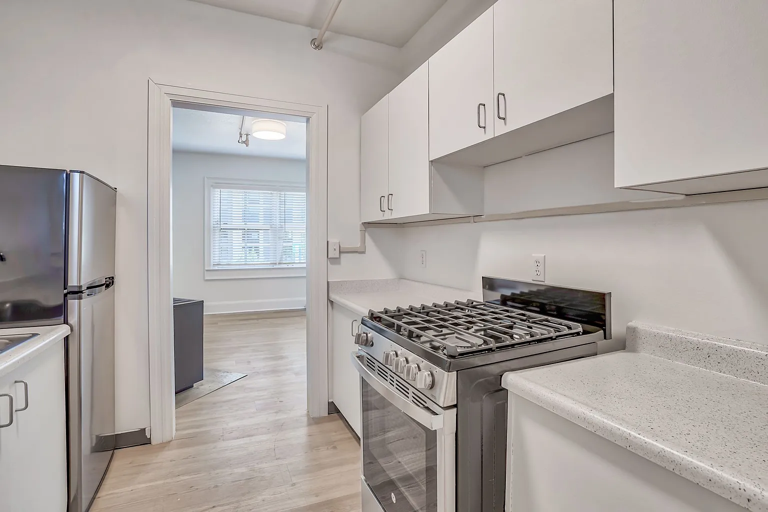 1129 SW Columbia St #31 - Thumbnail 6