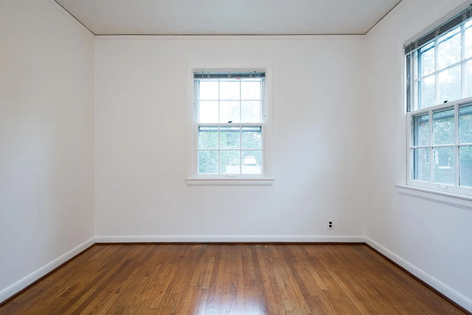 5400 NE Sandycrest Ter APT 2 - Thumbnail 3