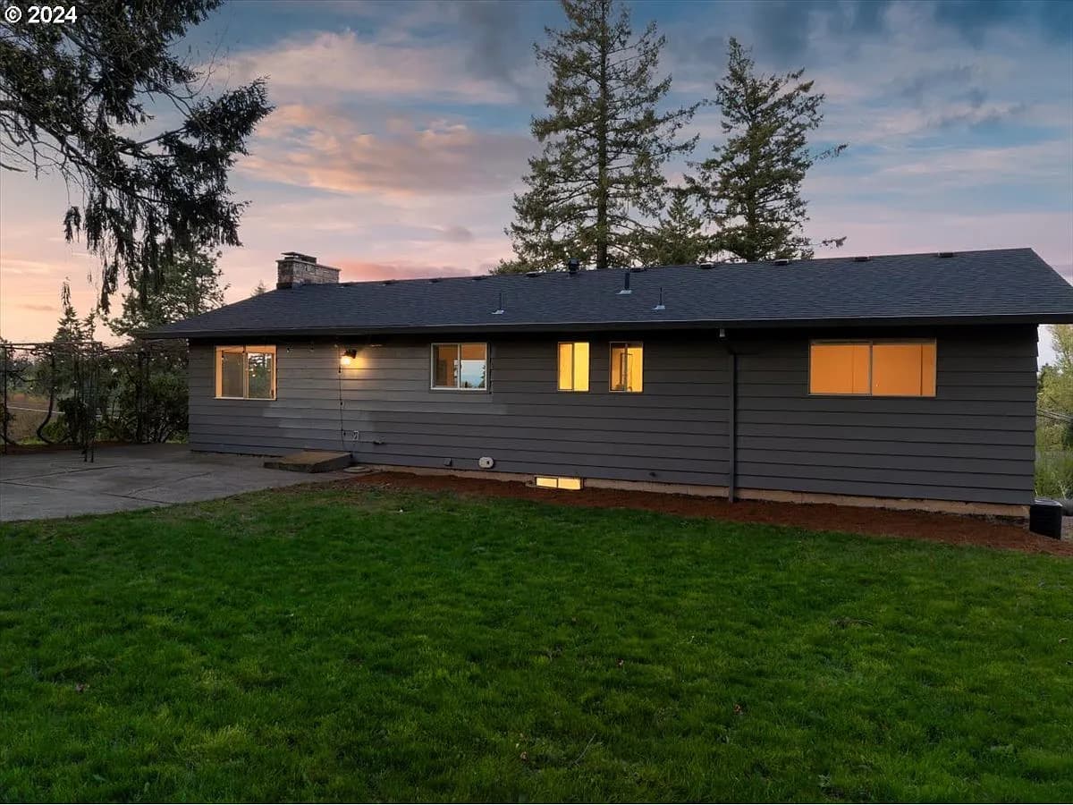 1790 Hillcrest Dr - Thumbnail 4