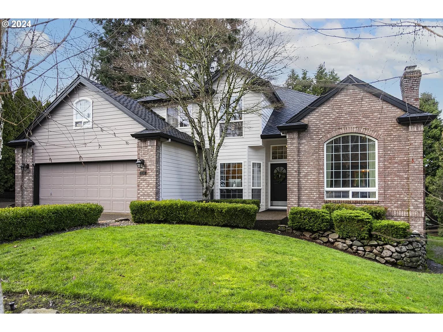 2212 Parkview Ct - Thumbnail 2