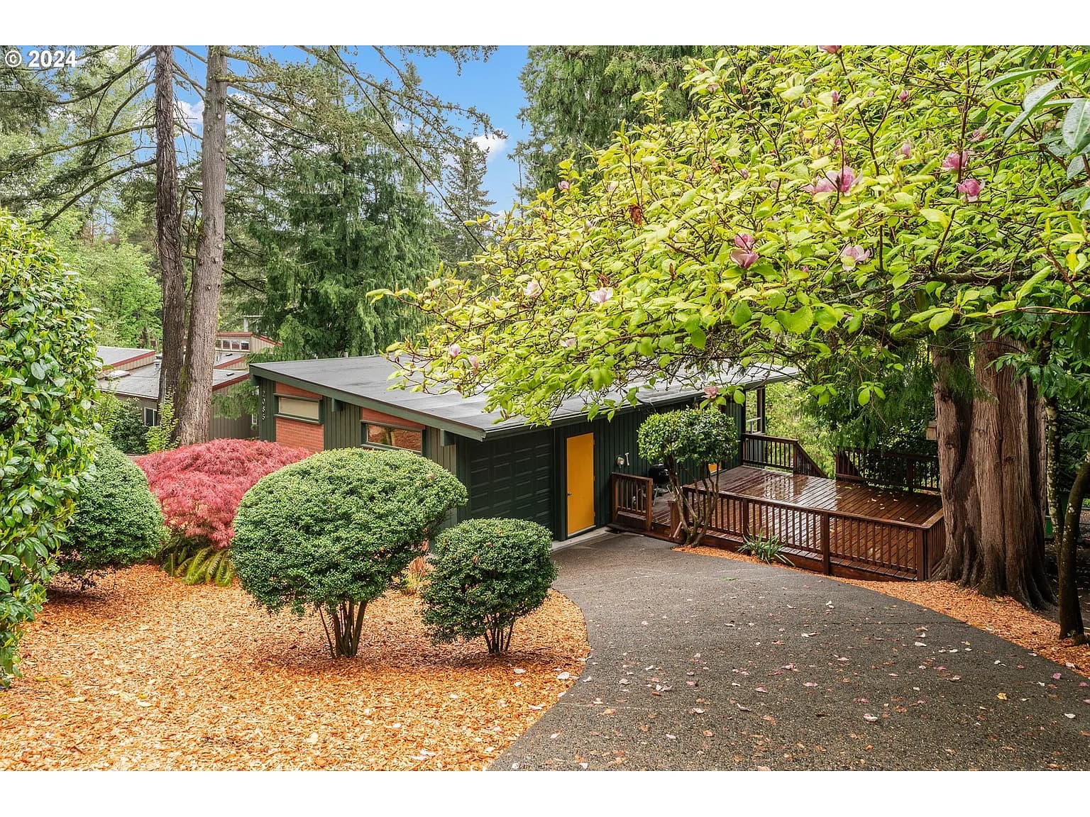 2085 Sylvan Way - Thumbnail 3