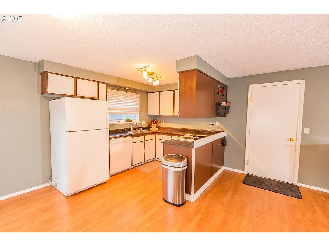 18361 Willamette Dr - Thumbnail 4