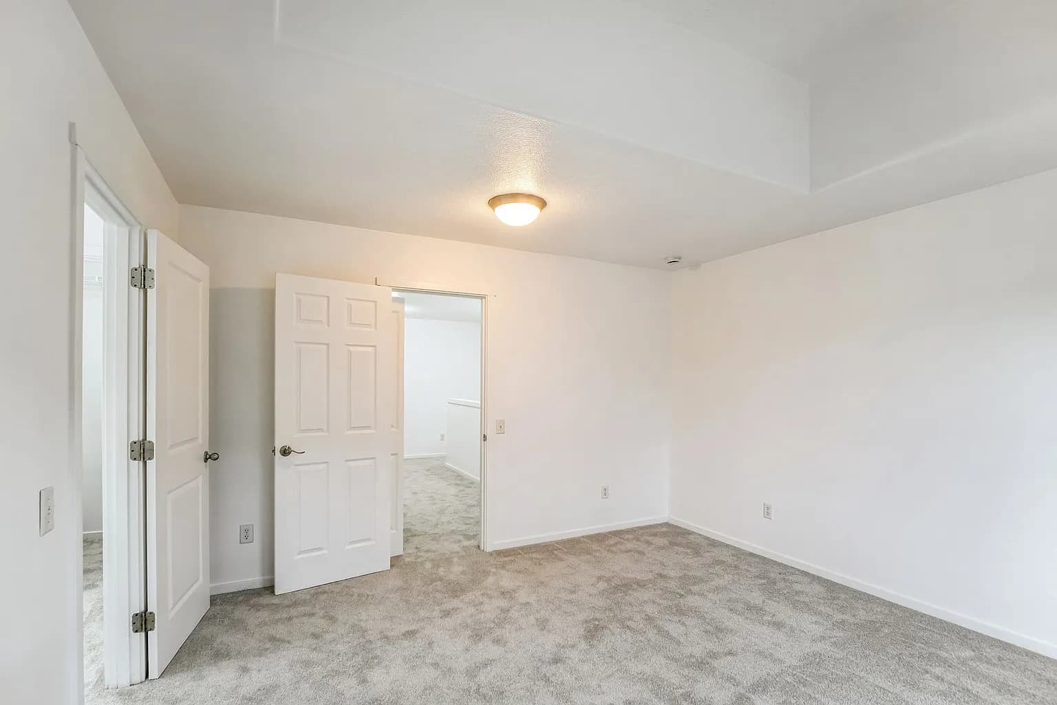 2306 NE Redelfs Way - Thumbnail 3