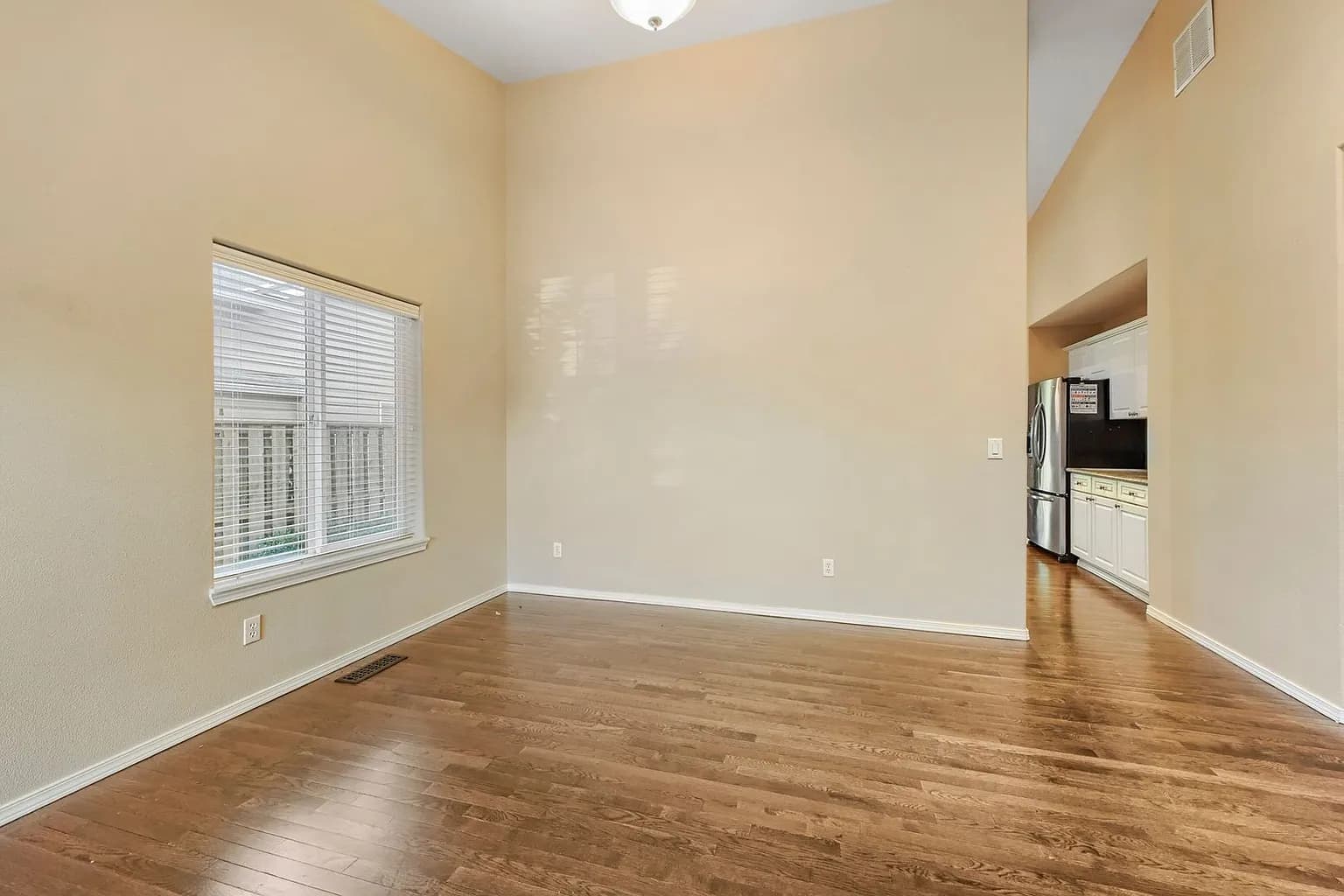 15084 Persimmon Way - Thumbnail 5