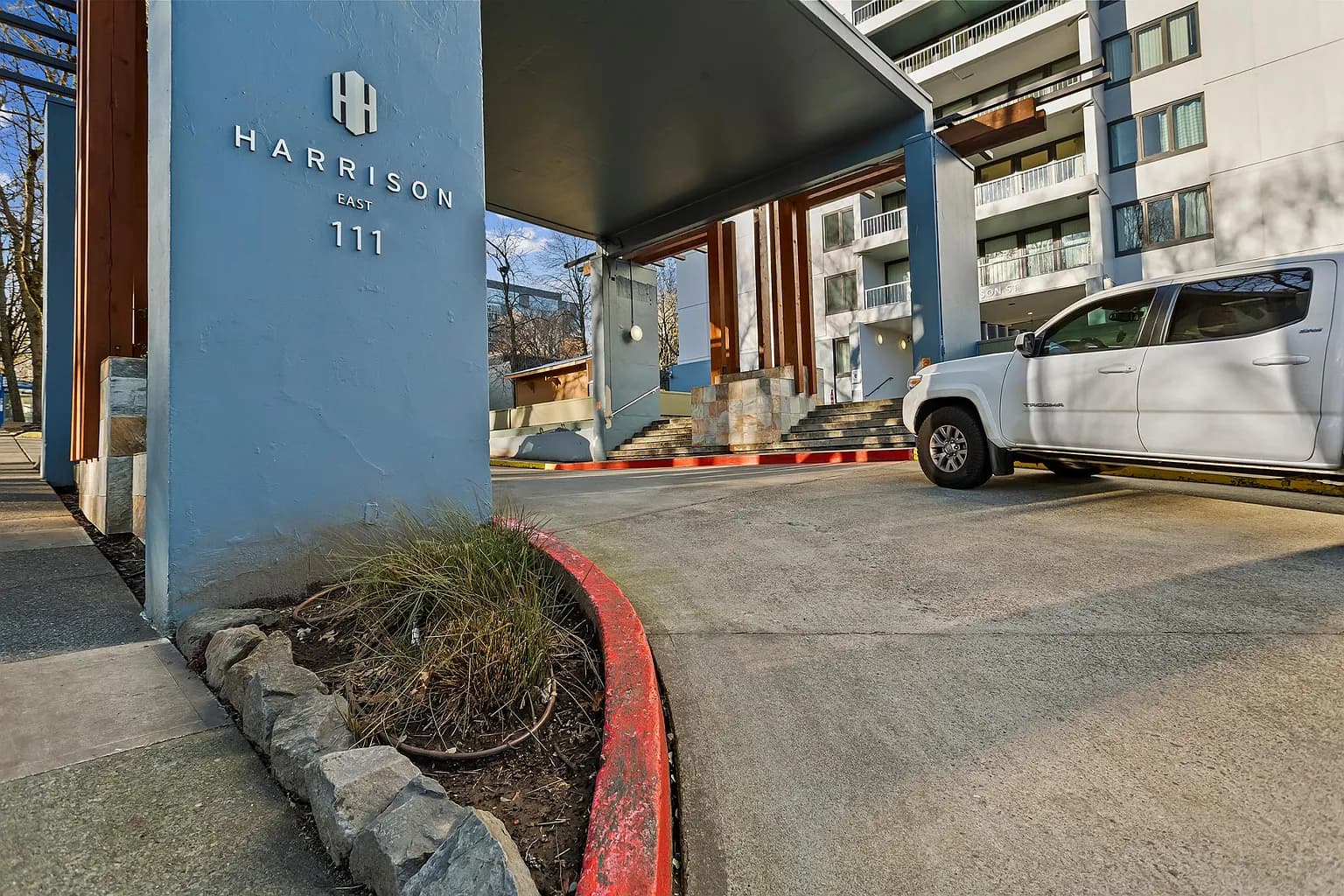 111 SW Harrison St APT 7D - Thumbnail 2