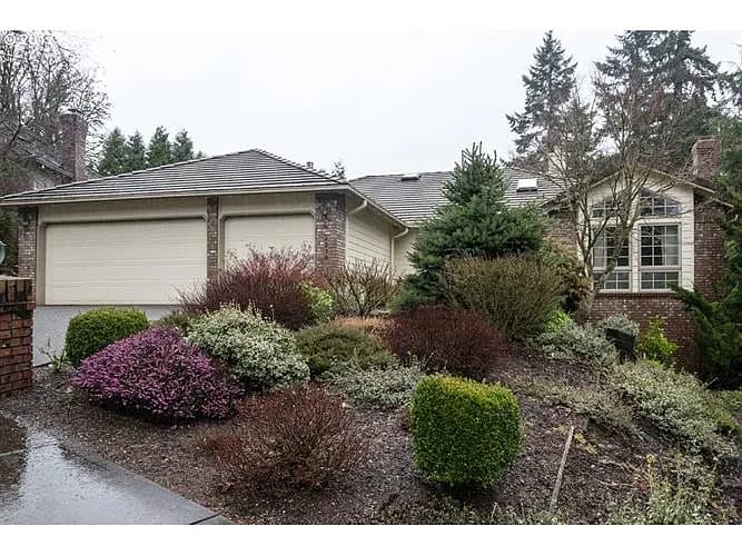 2218 Parkview Ct - Thumbnail 3