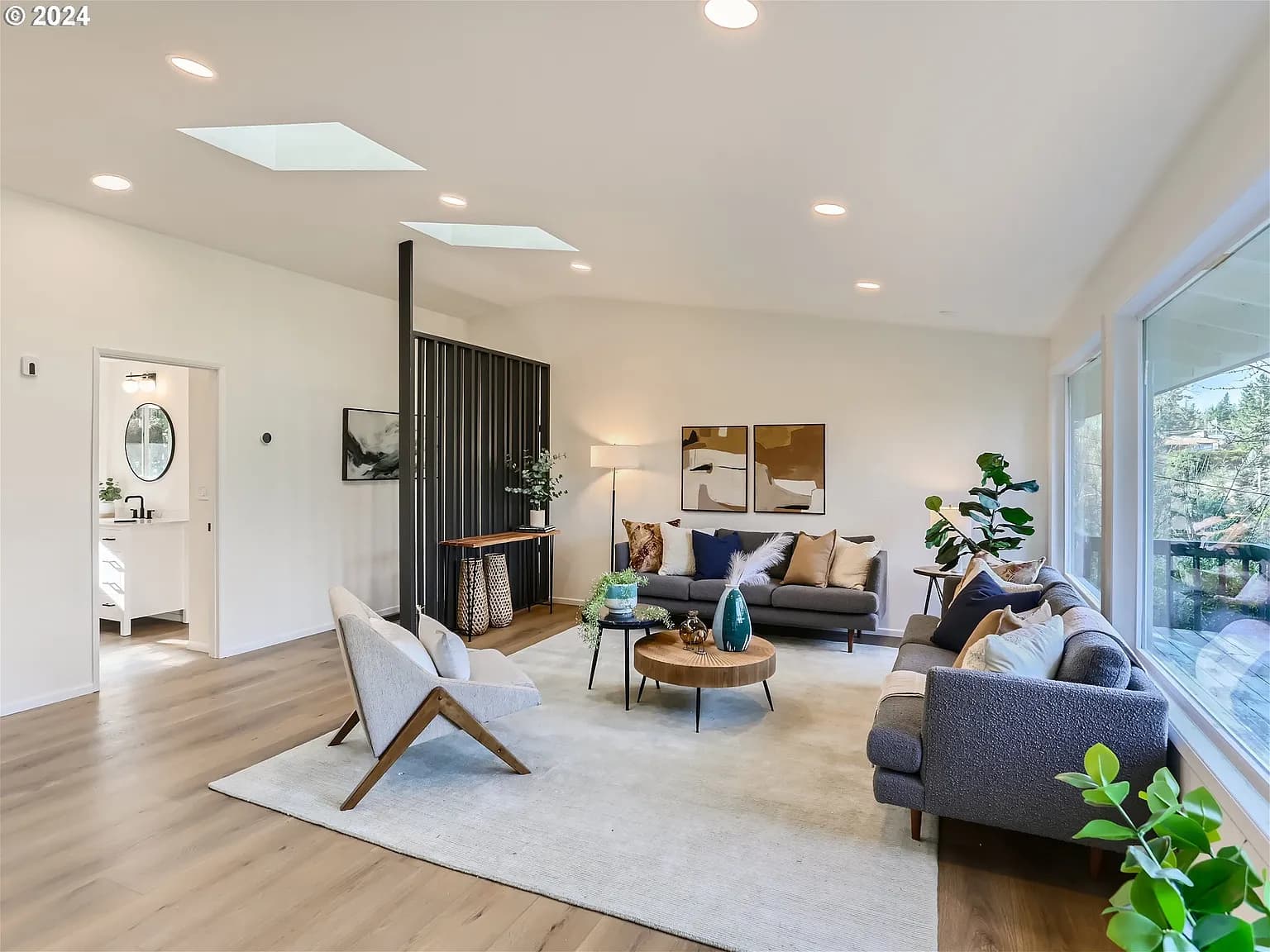 2082 Sylvan Way - Thumbnail 3