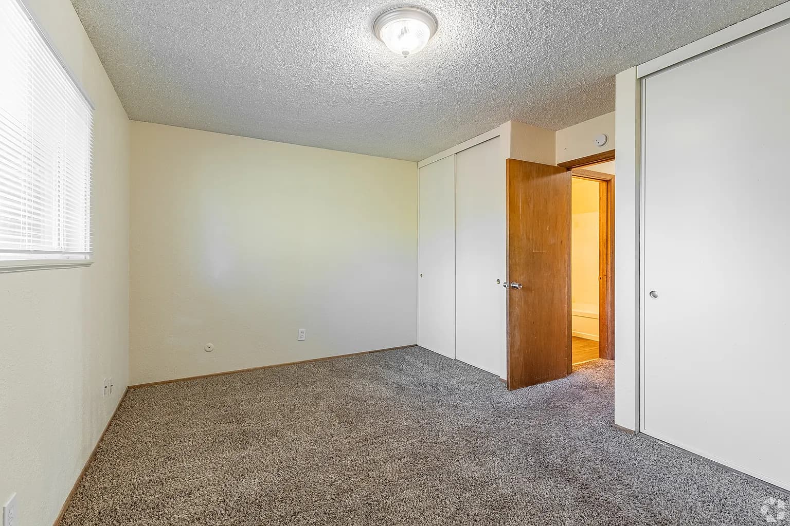 957 NE 122nd Ave APT 215 - Thumbnail 6