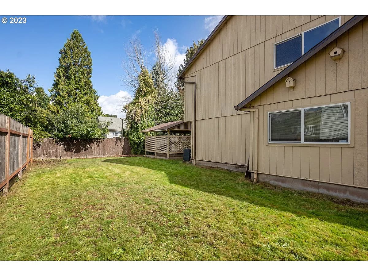 4627 SE Rhodesa St - Thumbnail 3