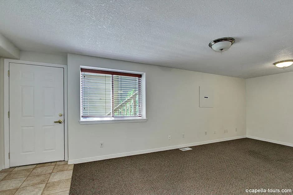 2232 Parkview Ct - Thumbnail 3