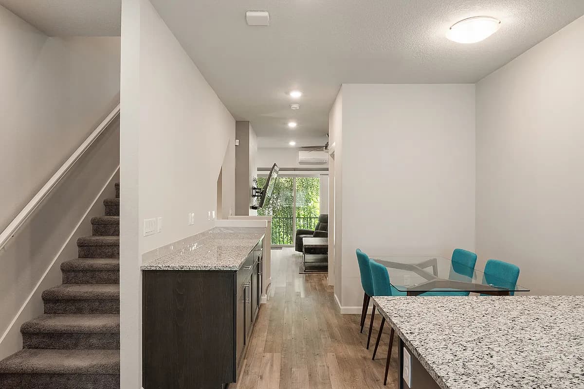 8887 SW Elena Ln - Thumbnail 2