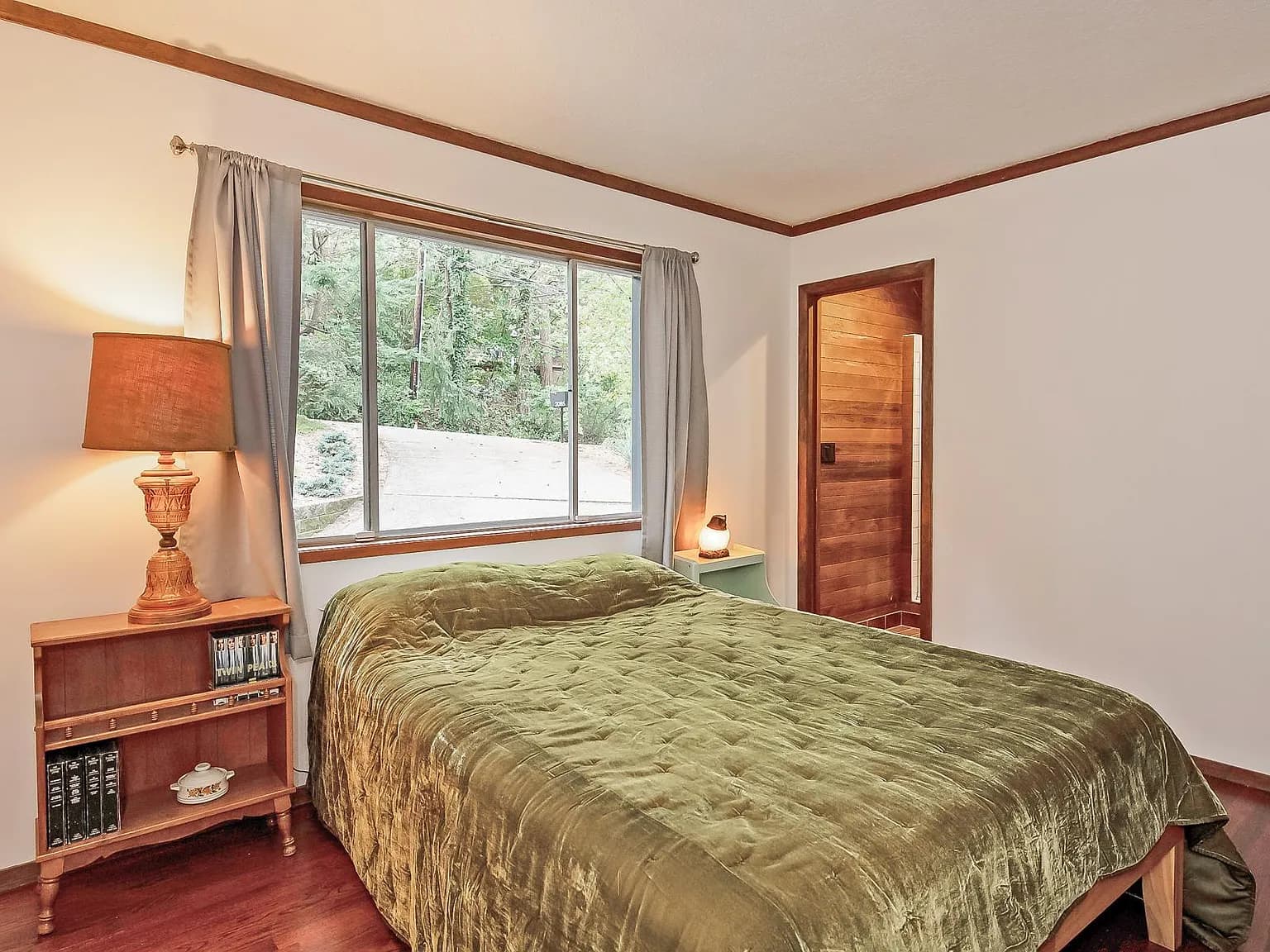 2085 Sylvan Way #A - Thumbnail 6