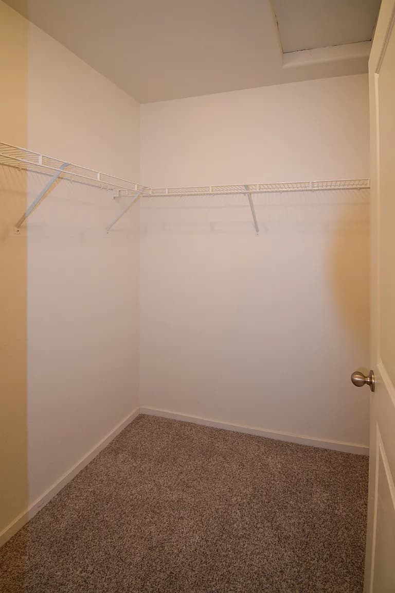 2304 NE Redelfs Way - Thumbnail 4