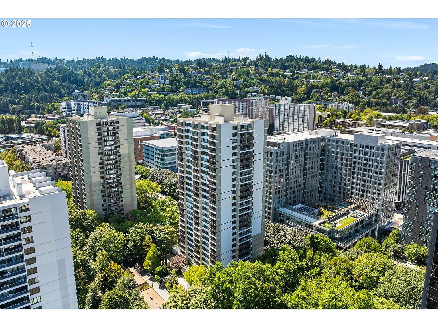 255 SW Harrison St APT 4C - Thumbnail 3