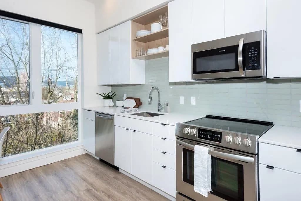 310 SE 12th Ave #111618133