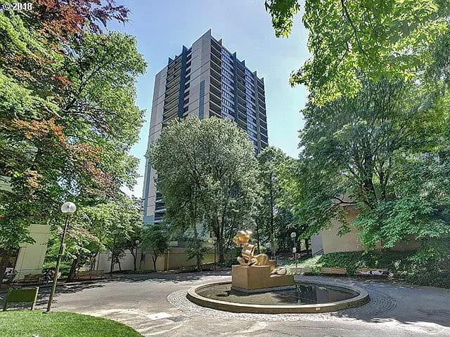 111 SW Harrison St APT 2D