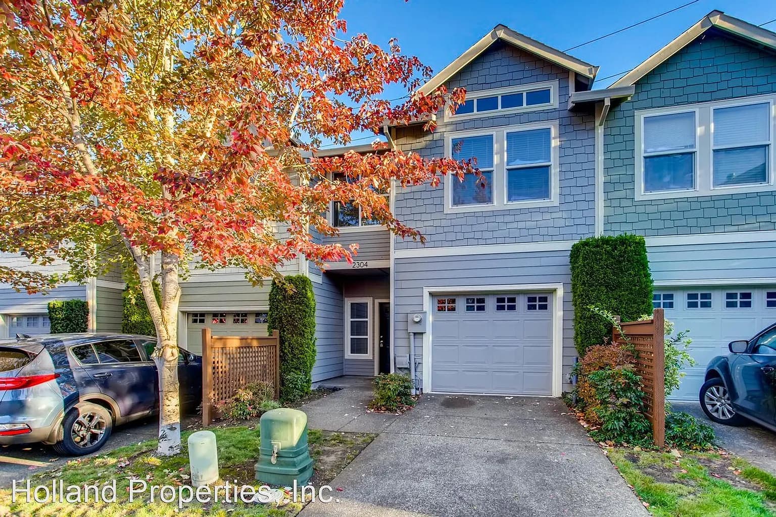 2304 NE Redelfs Way - Thumbnail 2