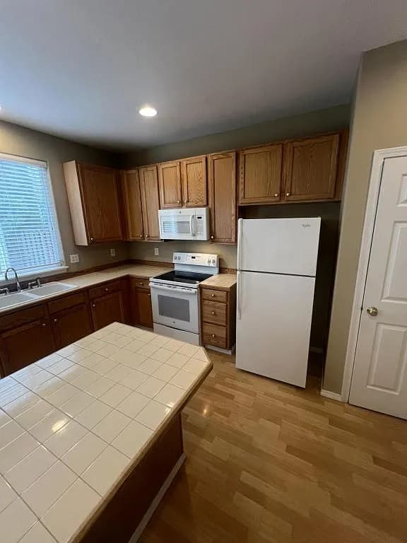 778 198th Pl - Thumbnail 2