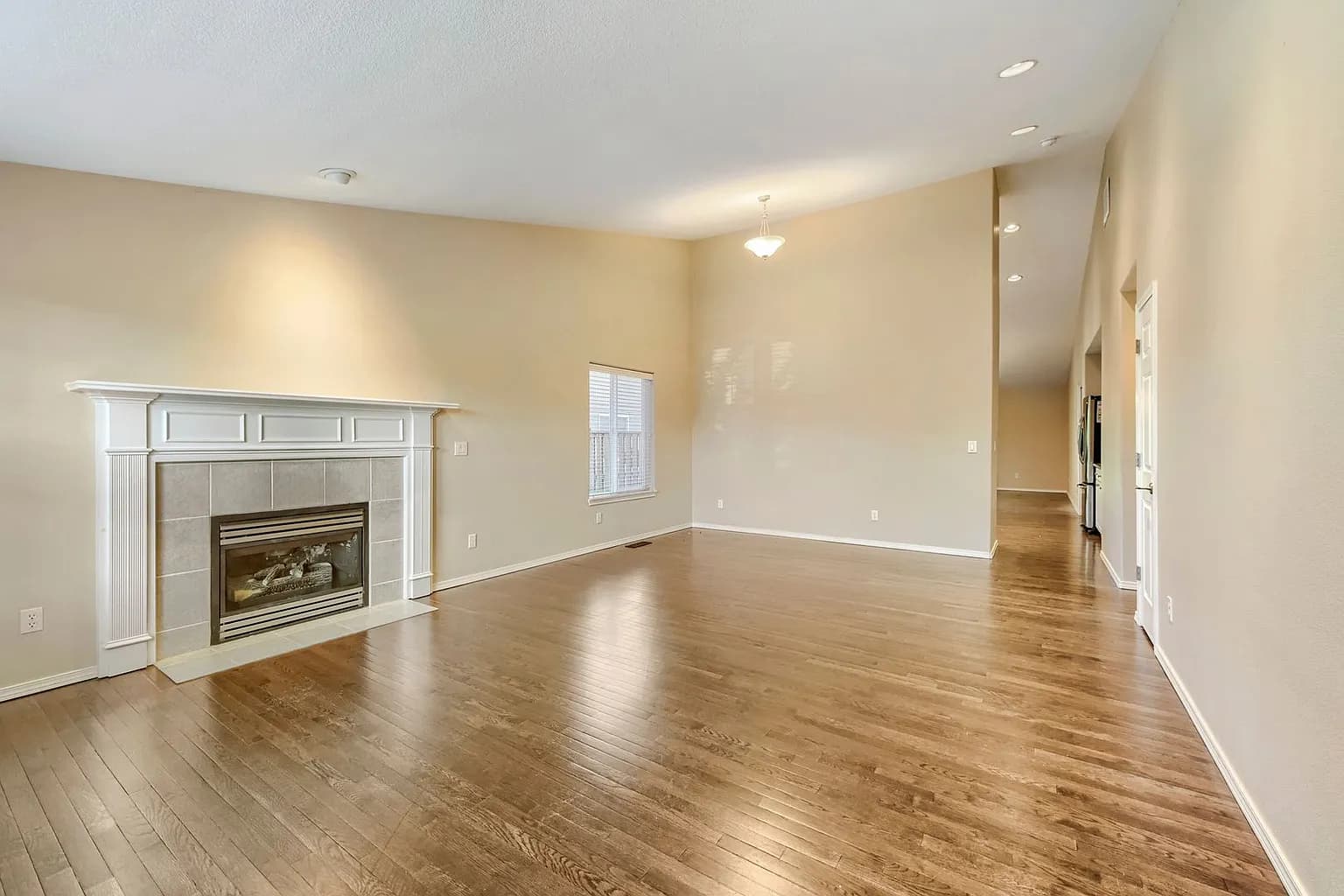 15084 Persimmon Way - Thumbnail 6