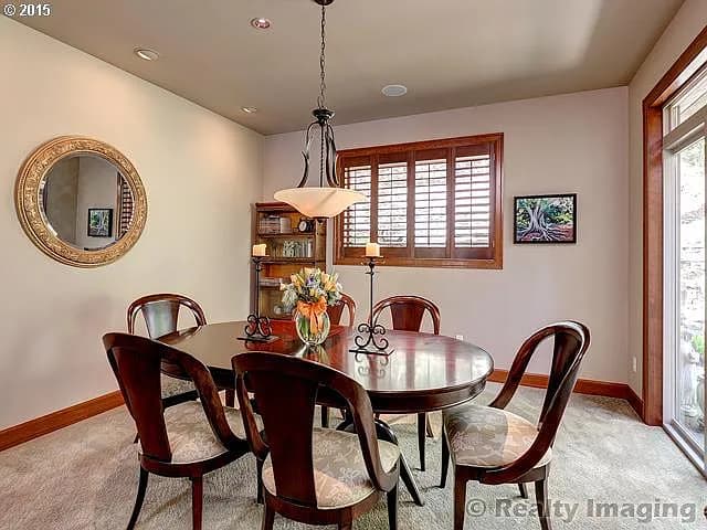 2425 Woodhaven Ct - Thumbnail 3