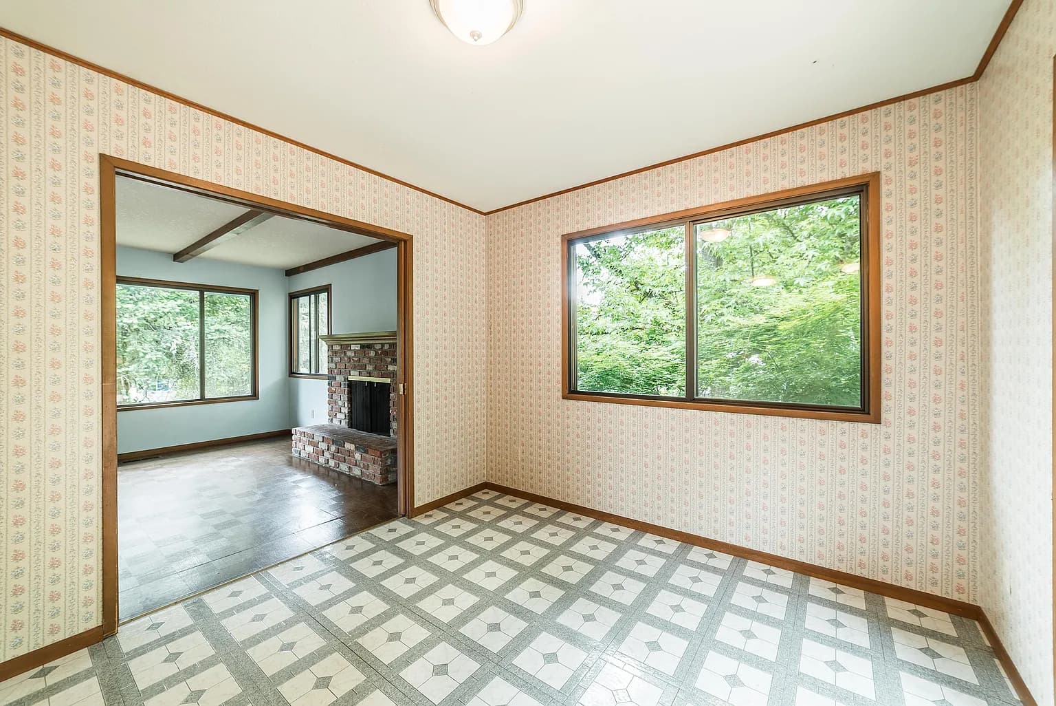 1923 Sylvan Way - Thumbnail 4