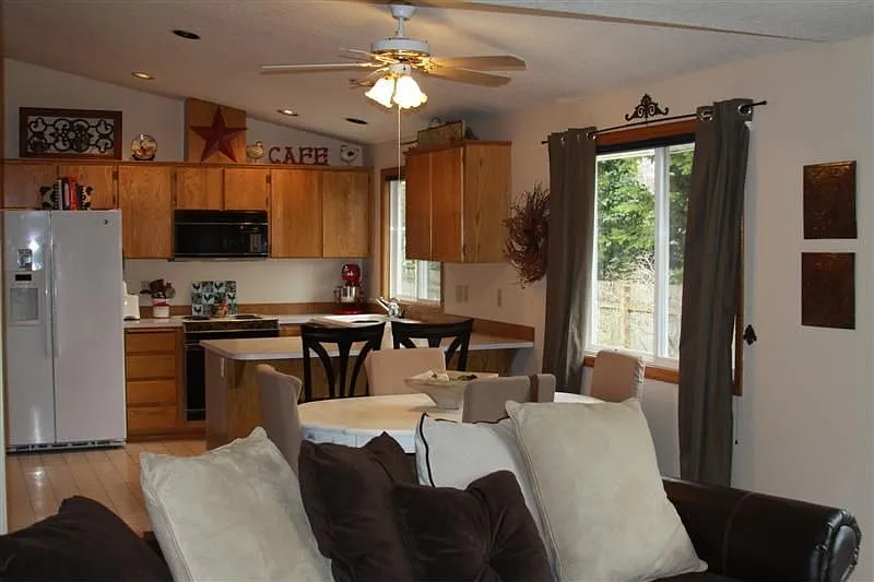 12180 SW North Dakota St - Thumbnail 3