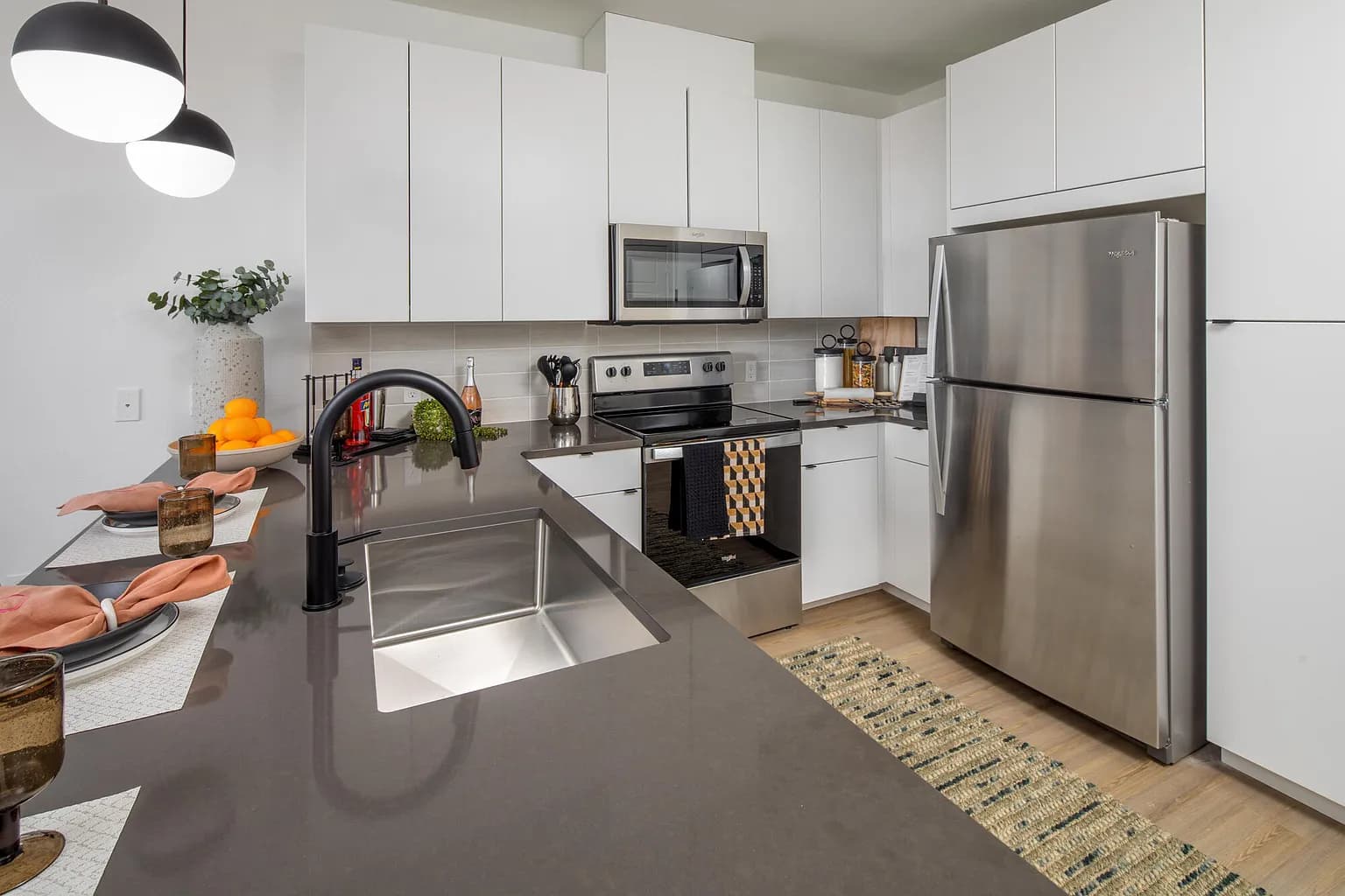 3850 S Bond Ave #611 - Thumbnail 2