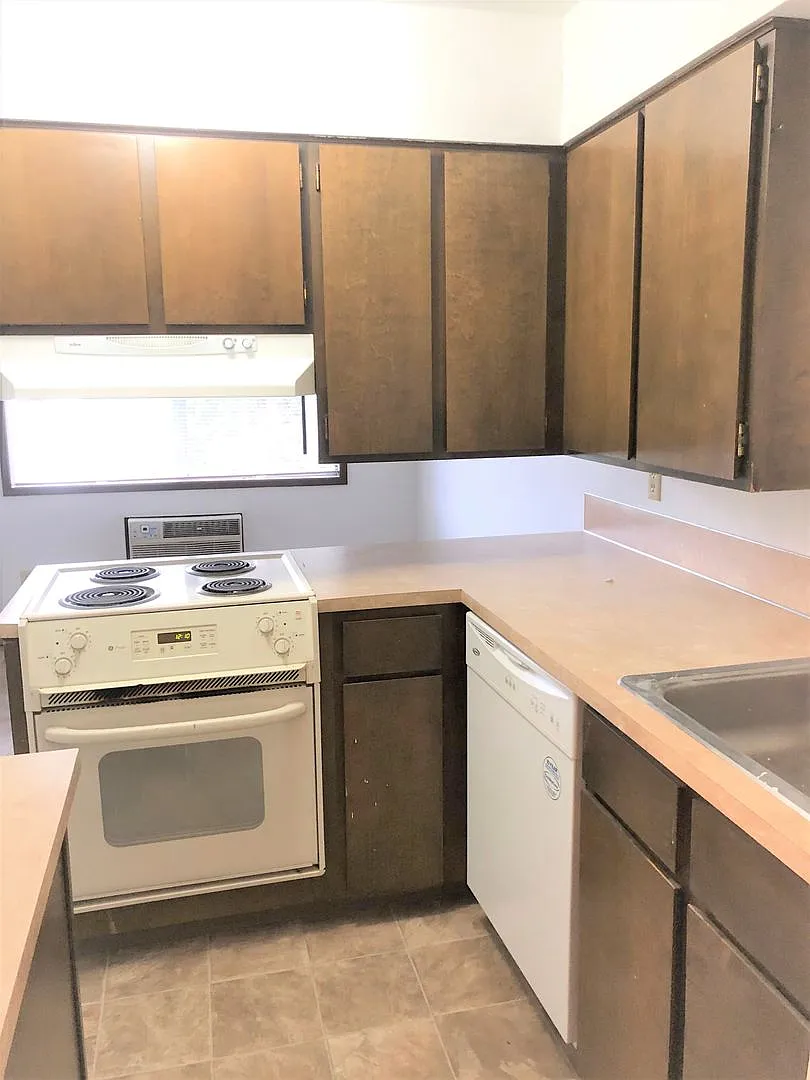 10503-10509 E Burnside St #4 - Thumbnail 4