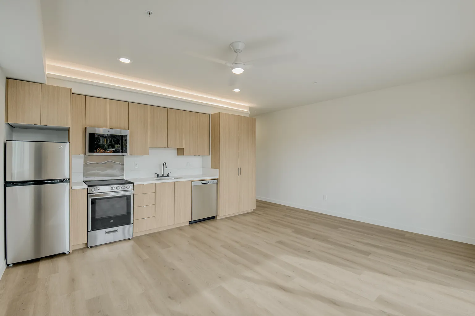 6375 N Lombard St #202 - Thumbnail 6