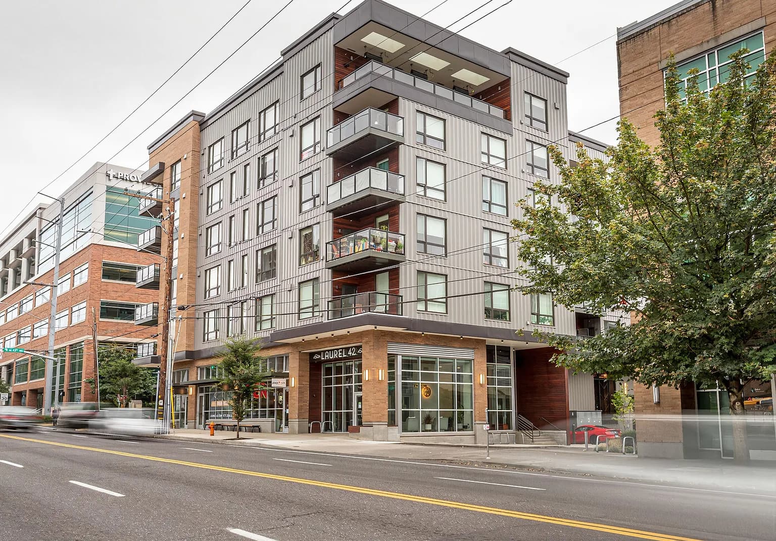 4242 NE Halsey St #1-302 - Thumbnail 3