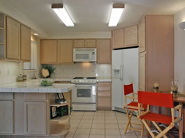 2565 Woodhill Ct - Thumbnail 2