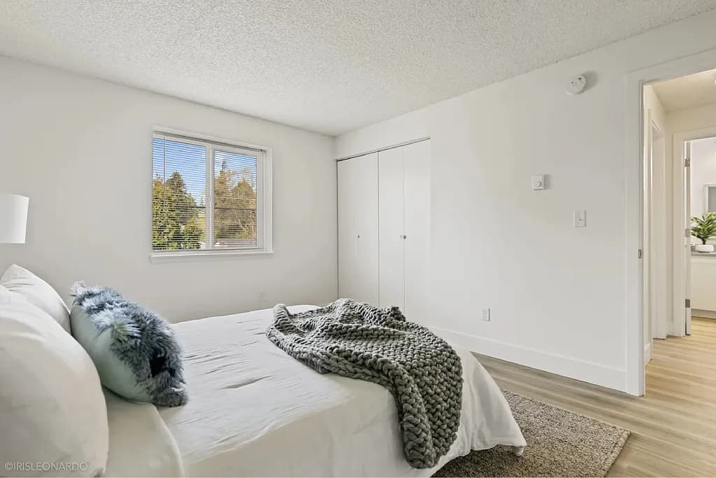 2500 SE 157th Ave #D40 - Thumbnail 4