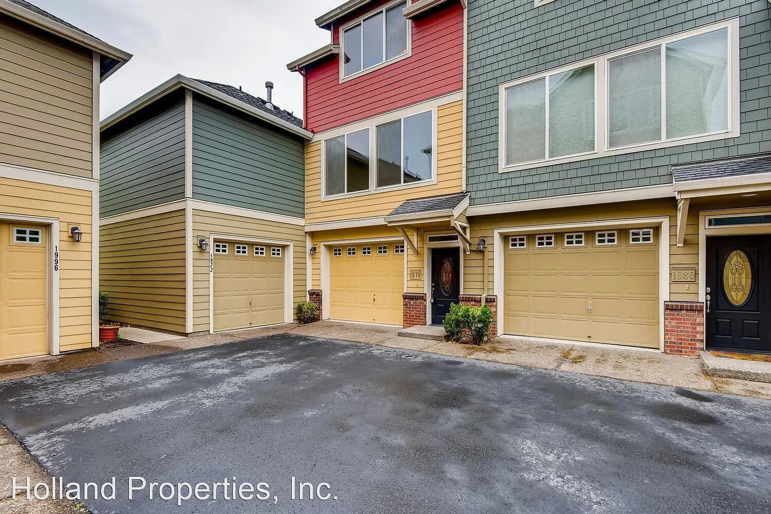 1976 NW Florence Ave - Thumbnail 3