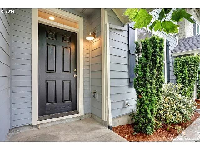 2304 NW Redelfs Way - Thumbnail 2