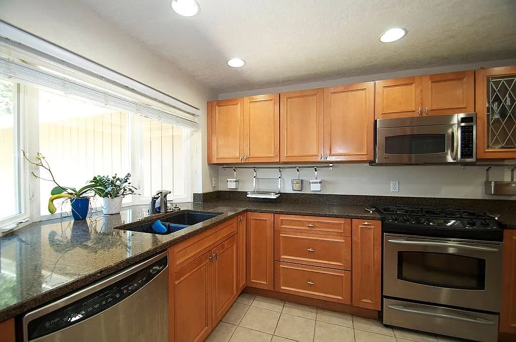 17960 SW Frances St - Thumbnail 3