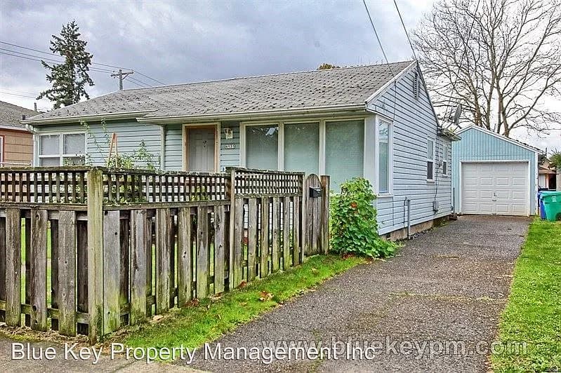 4935 SE 76th Ave - Thumbnail 2