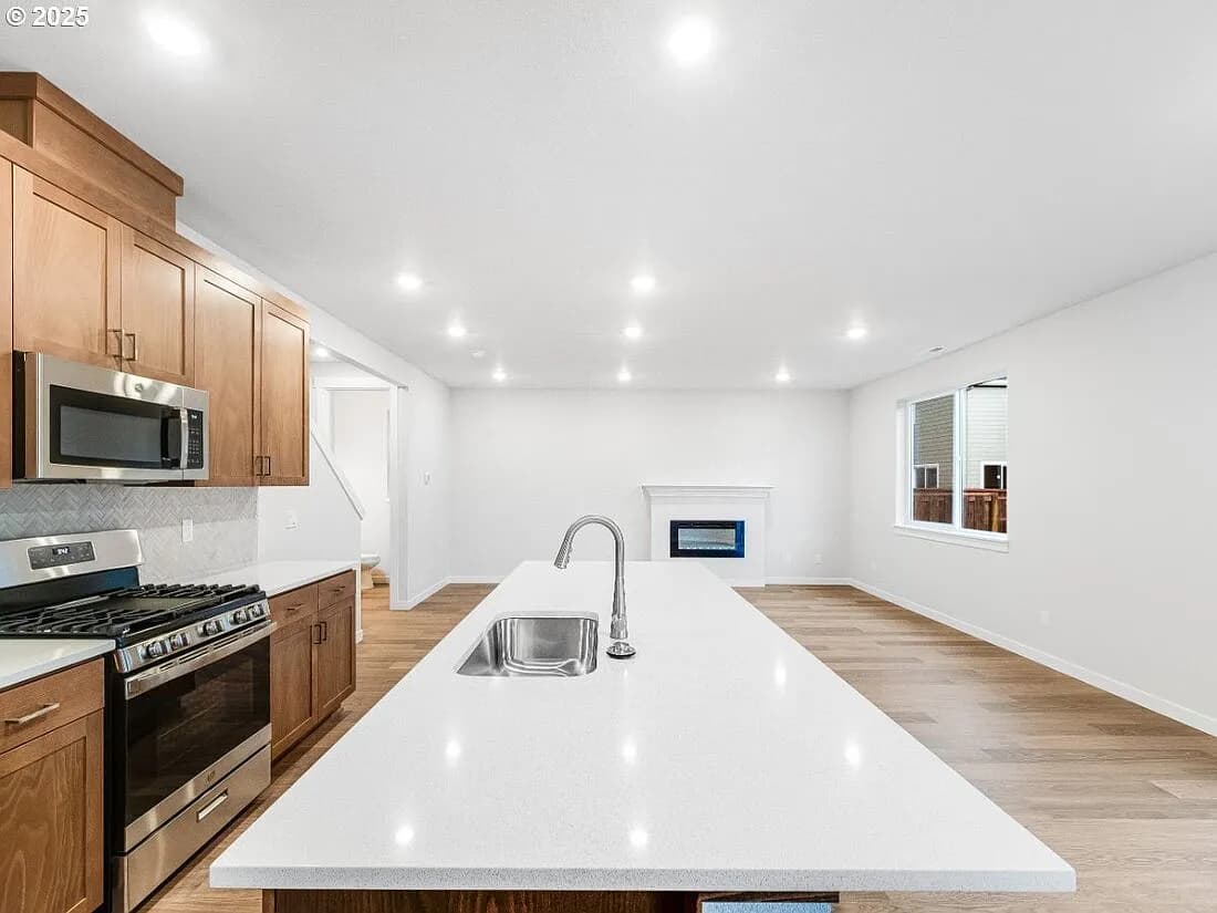 18980 SW Eureka Ln - Thumbnail 2